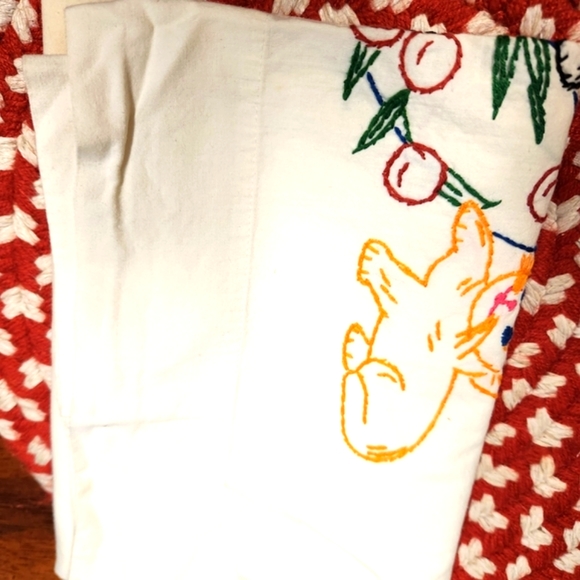 Vintage Embroidered Pillowcase - Picture 4 of 5